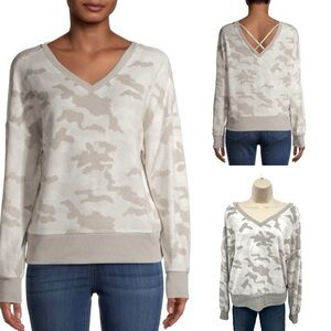 Derek Heart Neutral Camo Fuzzy Comfy Sweatshirt Size M